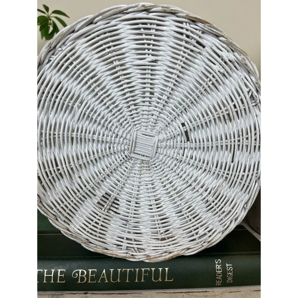 Vintage White Chippy Shabby Chic Woven White Wicker Basket / Boho / Country 10.5